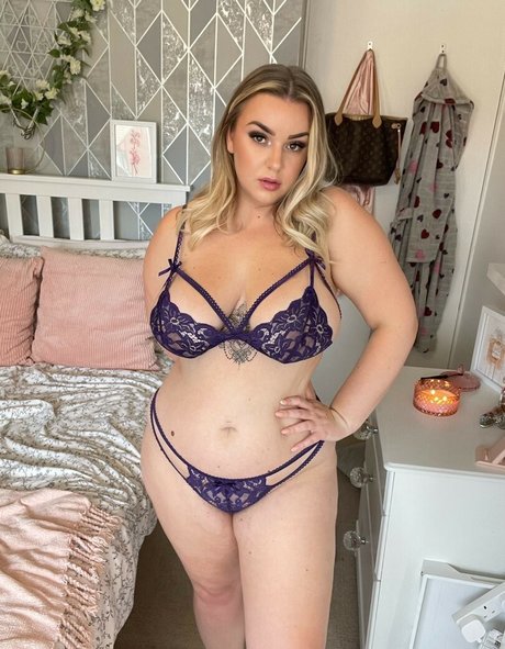 curvygirllou exclusive pornstar pictures