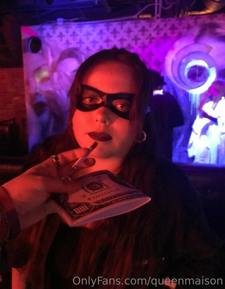 queenmaison nudes model picture