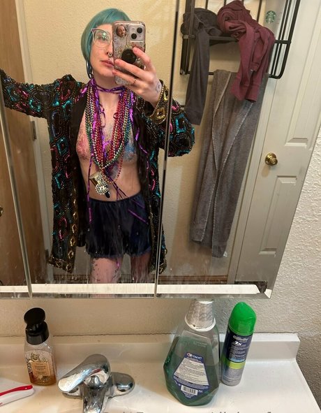 divine femme hot star pictures