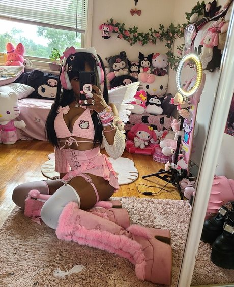 Lilrawrs beautiful model picture