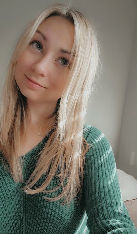 BellaAndersin model hot photos