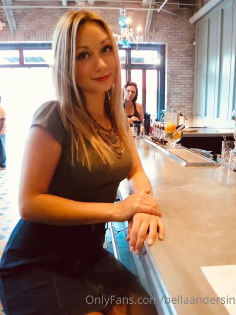 BellaAndersin star images