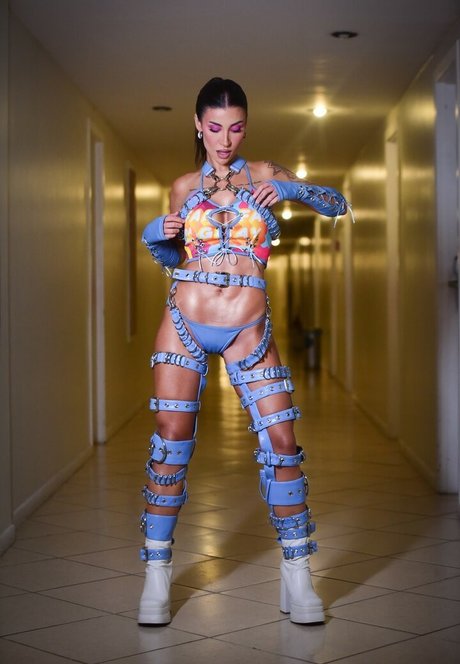 Bianca Andrade free model image