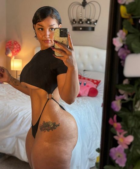 Darla Dimples model nice picture