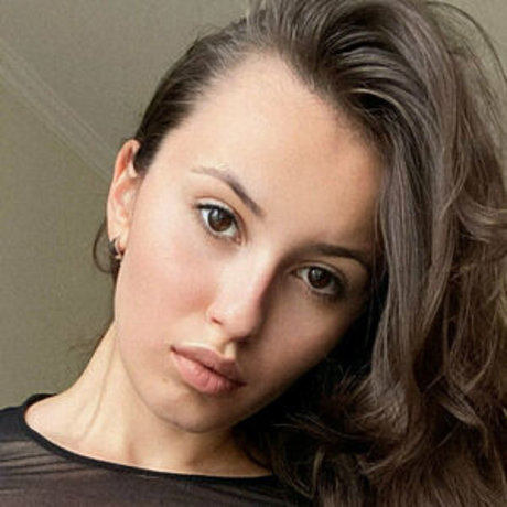 Cornel Kelios pretty actress picture