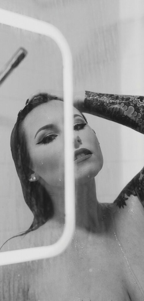 SimplyUncovered best pornstar images