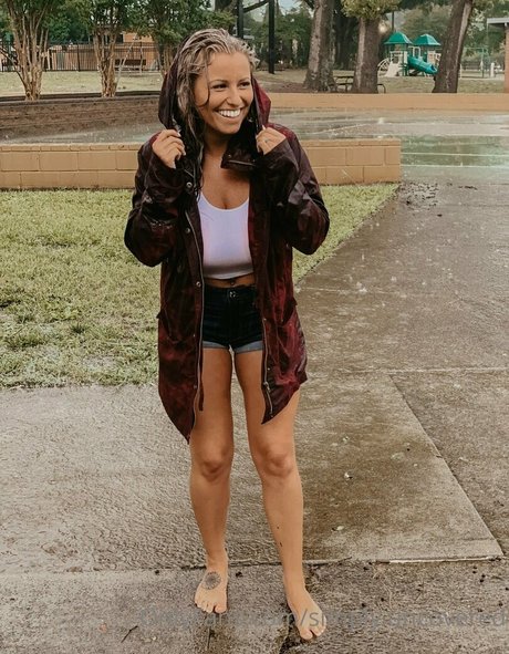 SimplyUncovered free pornstar pic