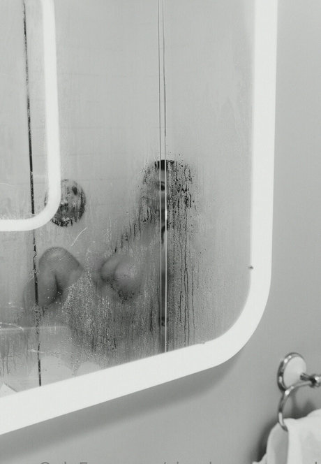 SimplyUncovered adult star pic