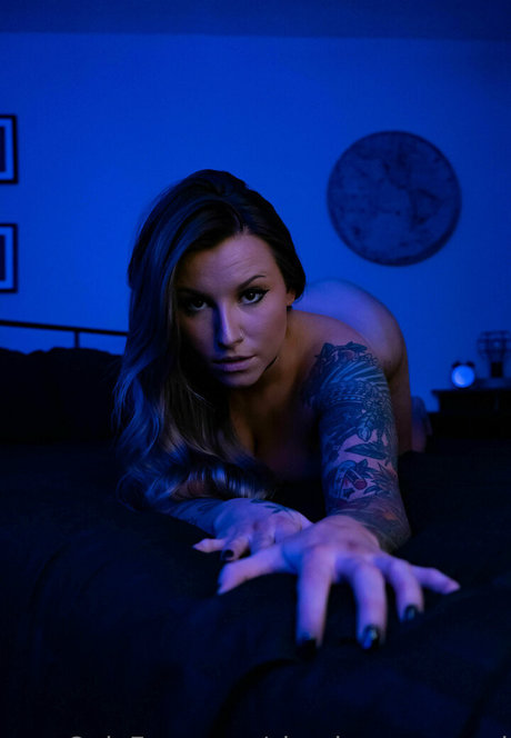 SimplyUncovered hot star pics