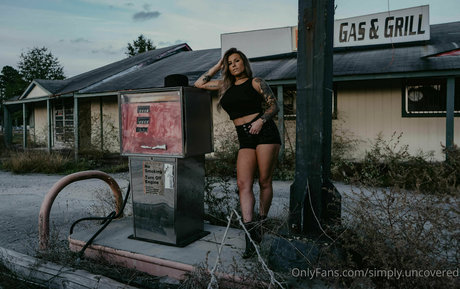 SimplyUncovered star pretty photo