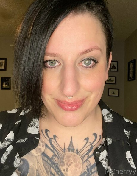 mcherryyy erotic star image