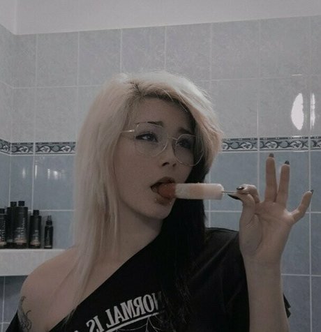 niyokochan sexy model photo