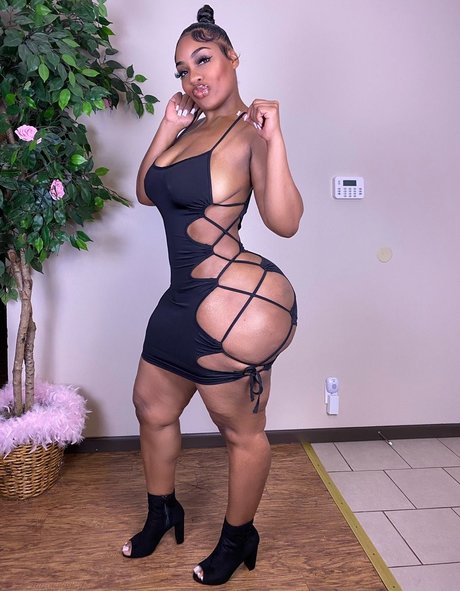 Missdridri model art pic