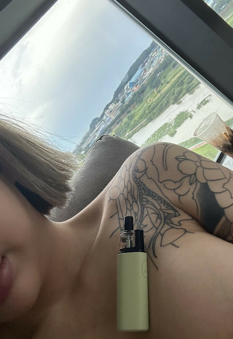 asian blonde onlyfans top photo