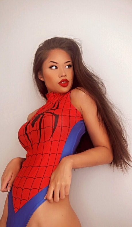 itsanimalia sexy model picture