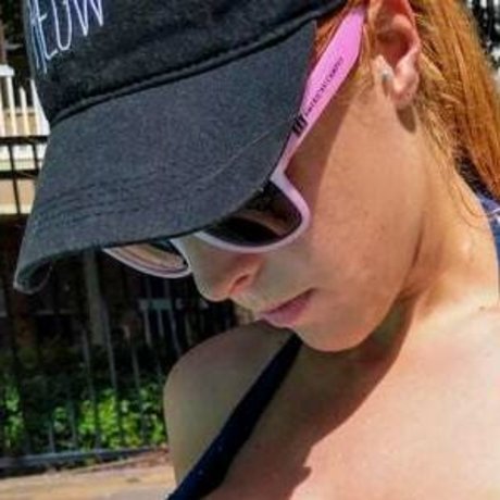 BustyGinger nude model images