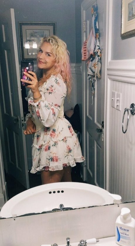 The Sarah Gracie hd pornstar pic