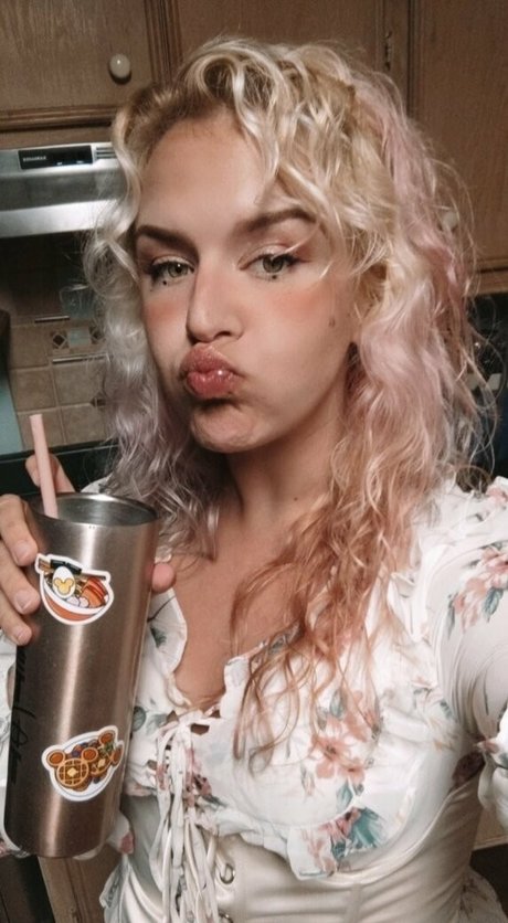 The Sarah Gracie model erotic pic