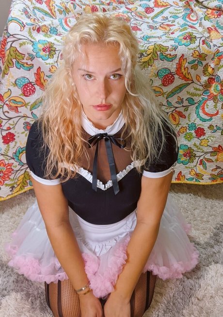 The Sarah Gracie exclusive star archive