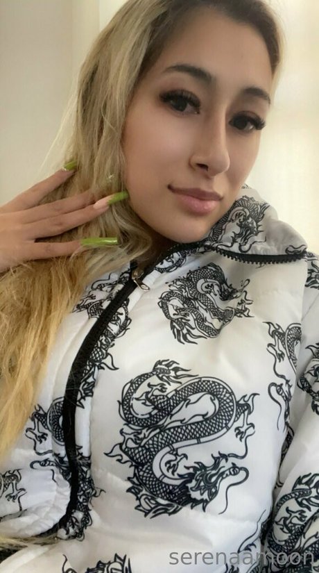 serenaamoon model top photo