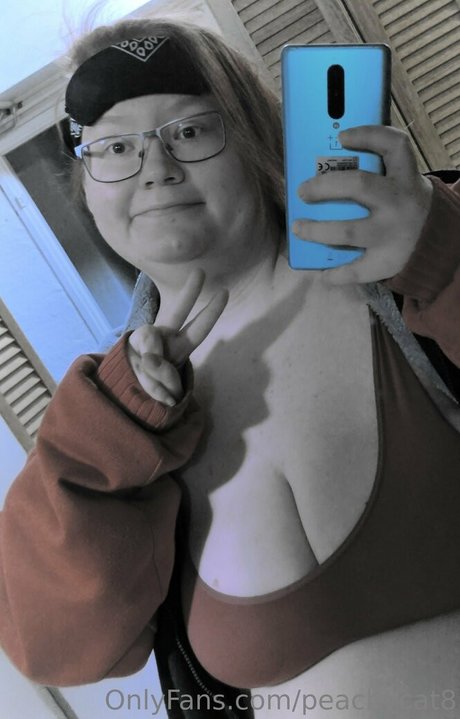 peachycat8 high quality model pic