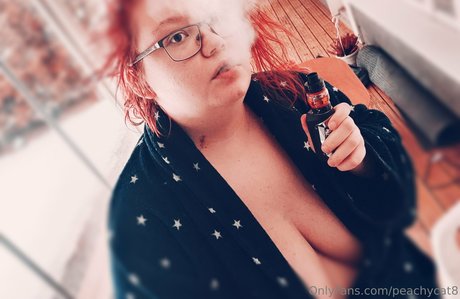 peachycat8 xxx pornstar image