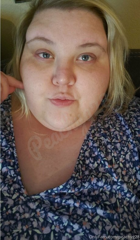 peachyg28 hd model picture
