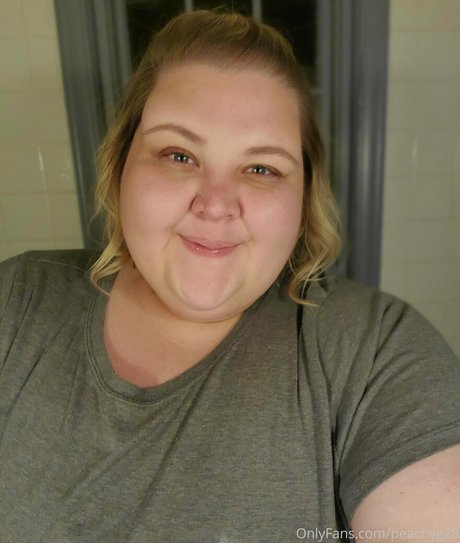 peachyg28 art model photo