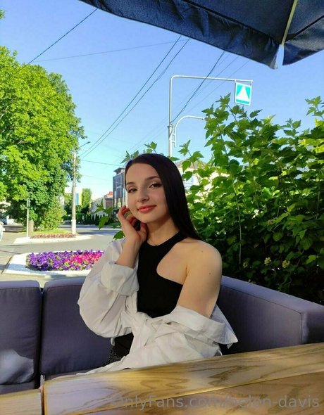 Helen Davis erotic actress img