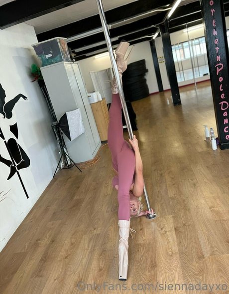 siennadayxo erotic actress image