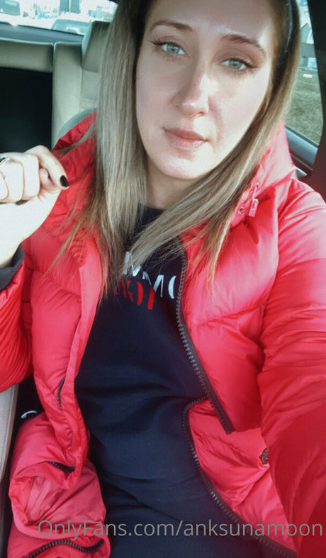 anksunamoon exclusive model image