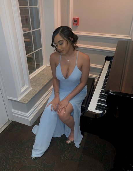 itsqueennovaa hd pornstar photo