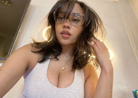 itsqueennovaa nude model photo