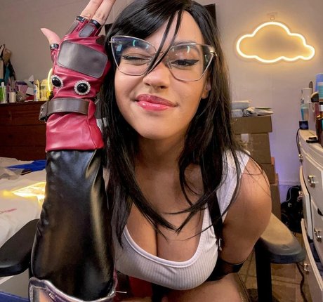 itsqueennovaa sexy pornstar photos