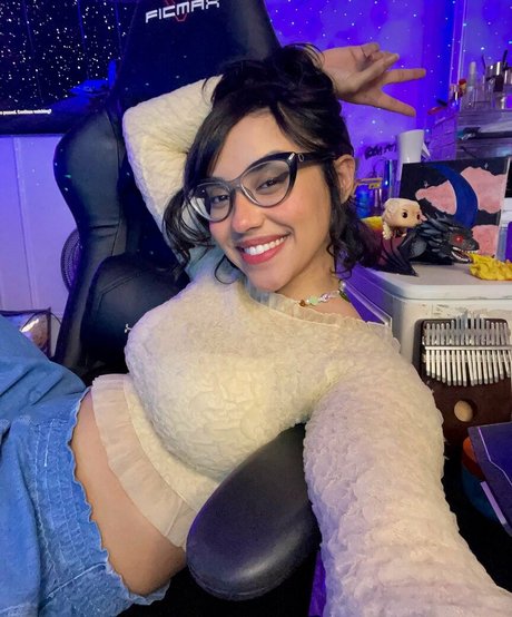 itsqueennovaa naked pornstar photo