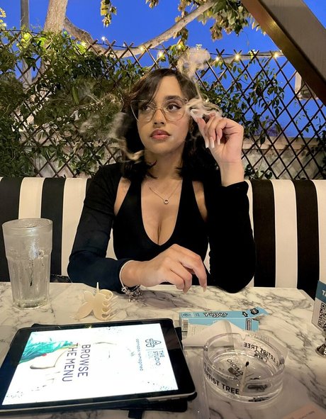 itsqueennovaa adult actress picture