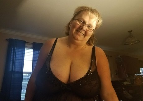 bustywench star perfect image