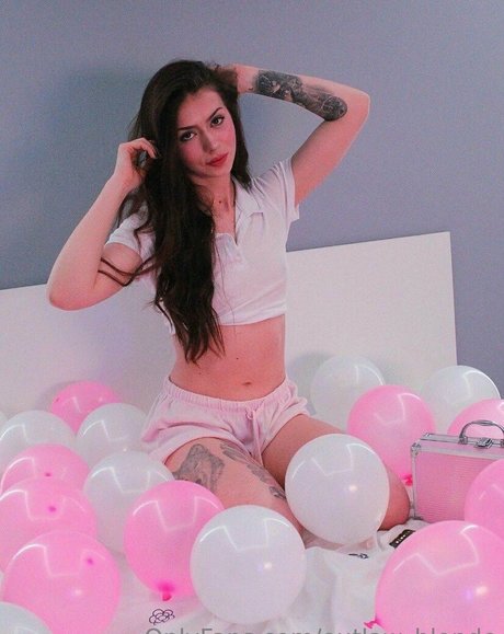 outlaw blonde sex star pictures