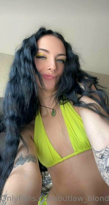 outlaw blonde model sexy pics