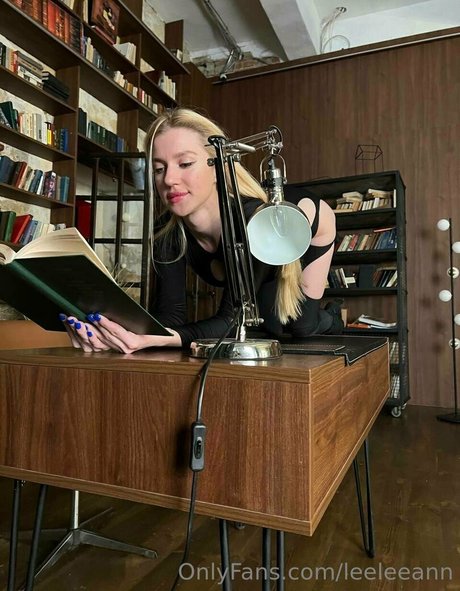 outlaw blonde hot actress image