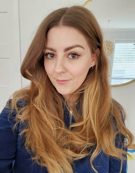 loriipops xxx model photo