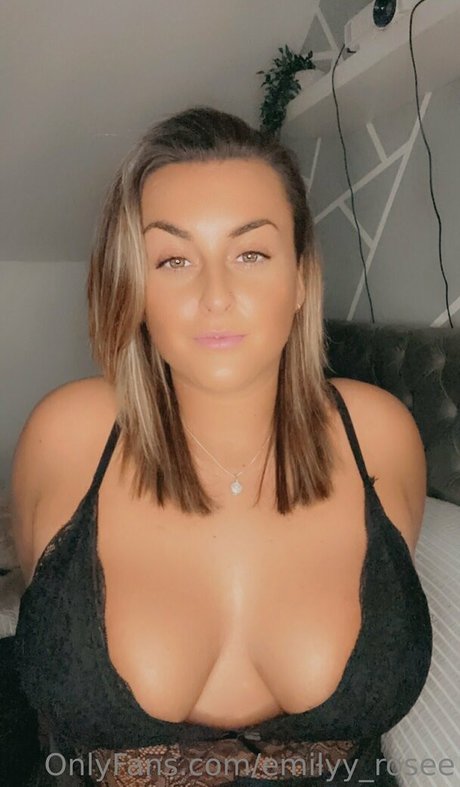 emilyy rosee beautiful star pictures