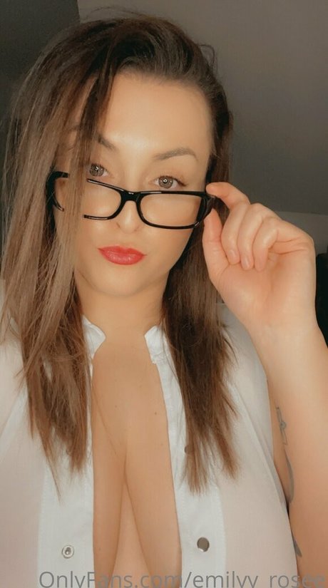 emilyy rosee nude pornstar photo