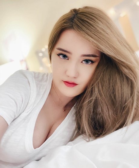 Plushys hot pornstar photo