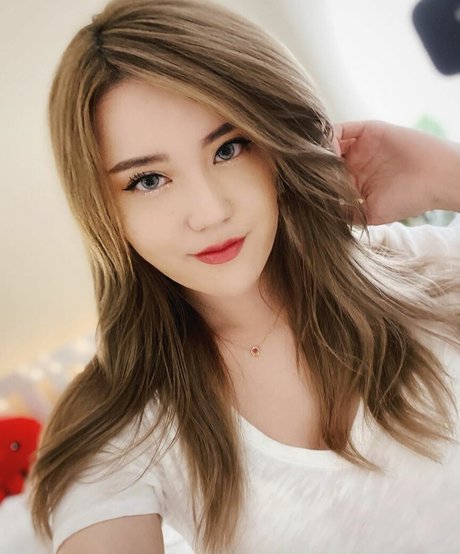 Plushys porn model pictures