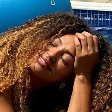 Sheron Menezes exclusive model photo