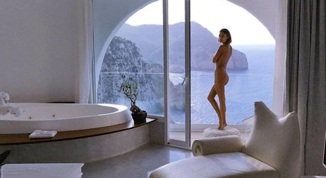 Nathalie Kelley pornstar exclusive picture