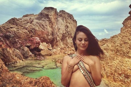 Nathalie Kelley star nude pics