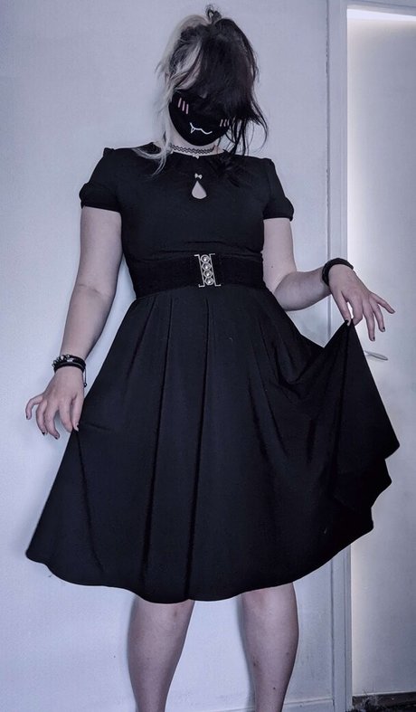 Easygoinggoth naked actress pics