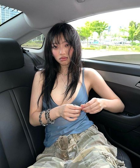 Yujin free model photos